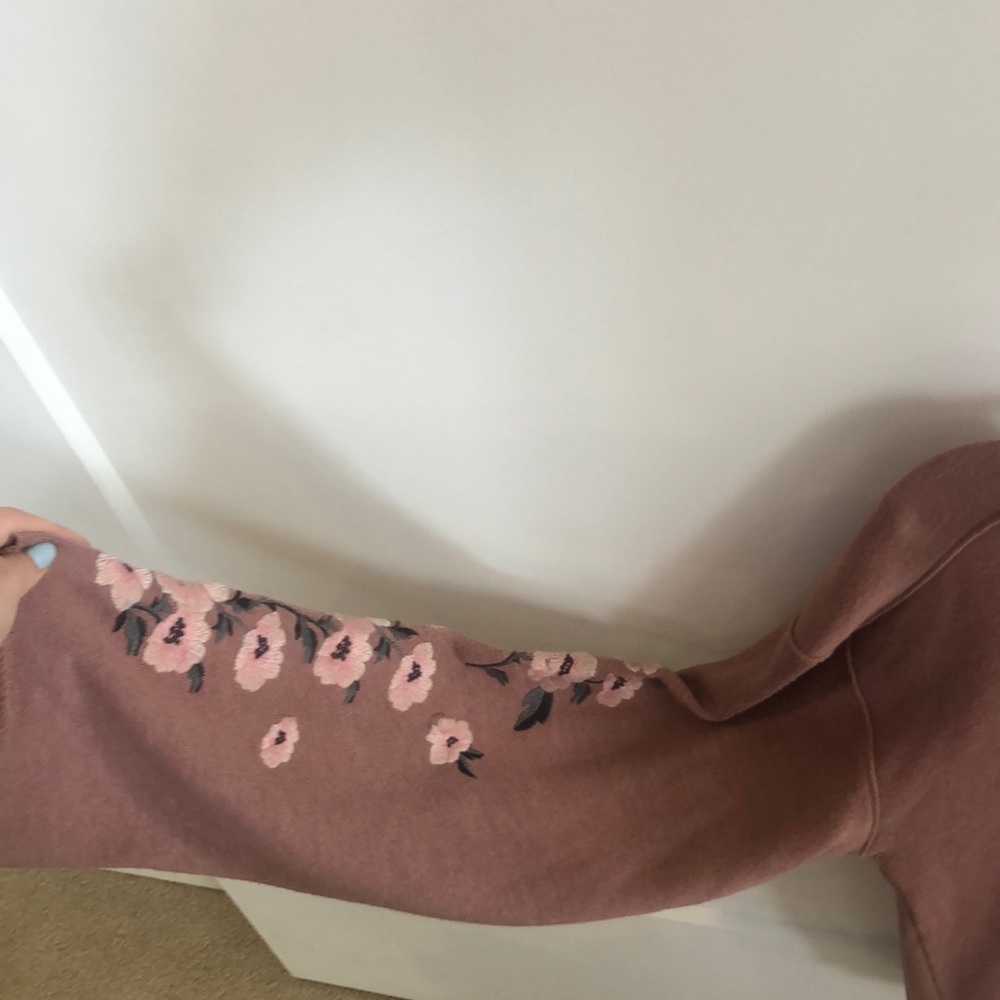 sweater - Picture 2 of 2